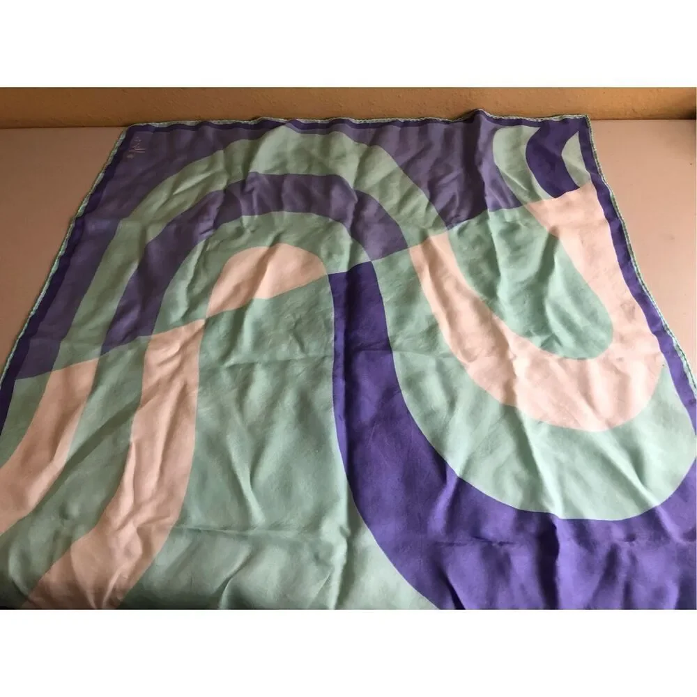 Vintage VERA Neuman Scarf 25”C25” Rectangle Made In Japan